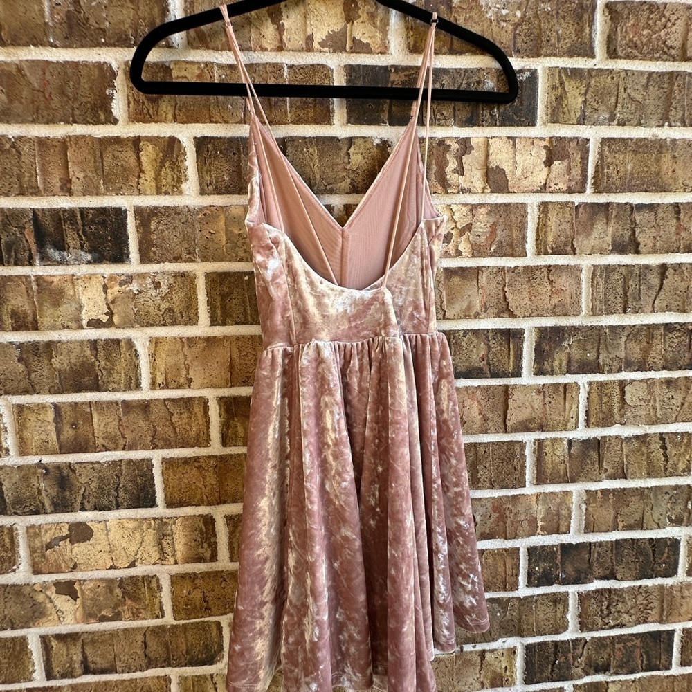 Silence + Noise Pink Velvet Pajama Dress - Picture 5 of 10